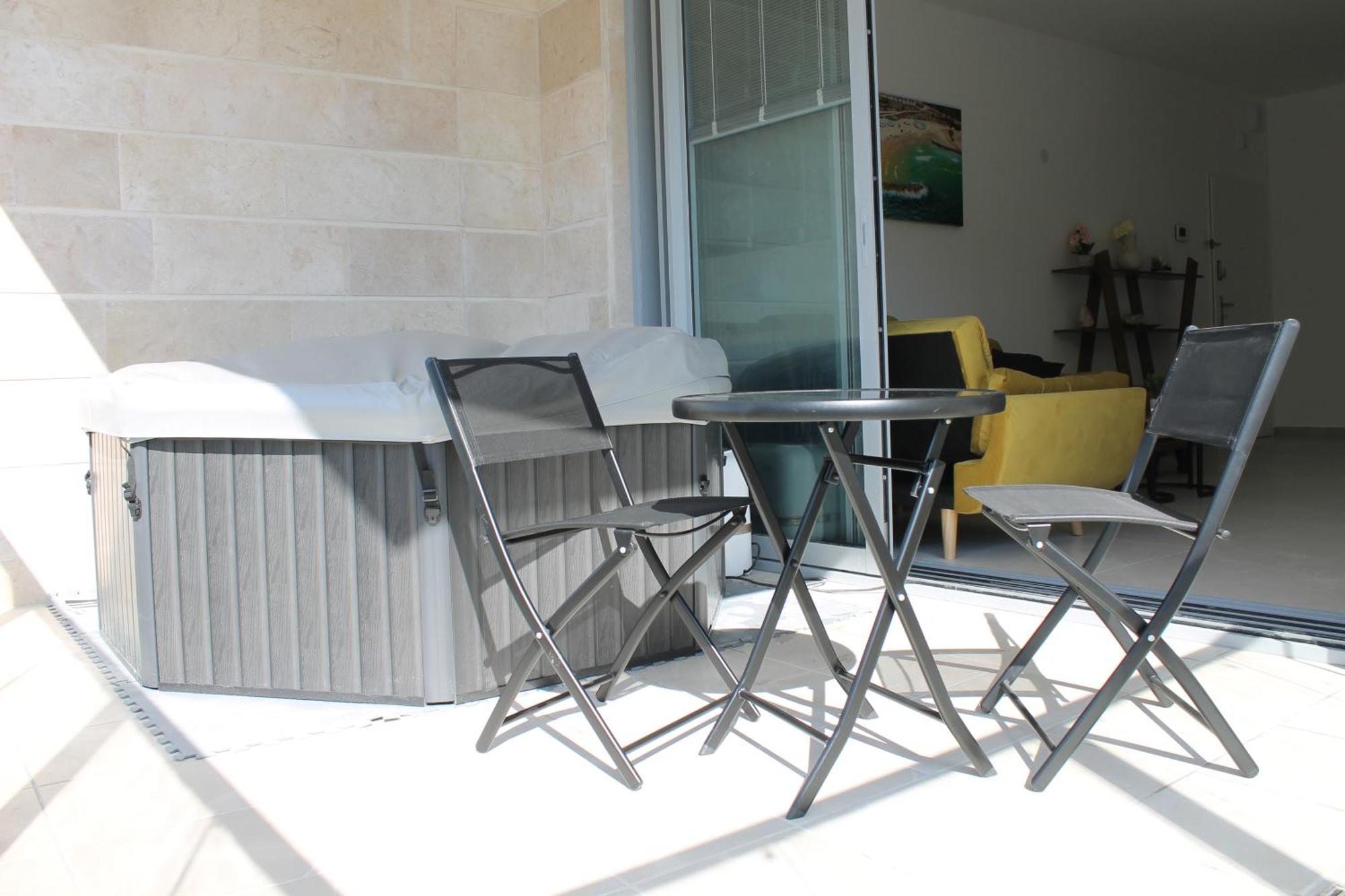 Beach Suite Israel- Private Jacuzzi, Beach View, Gym, Low Fee For Off-Site Indoor Pool & Spa ביץ סוייט ישראל- ג'קוזי פרטי עם נוף ים, אפשרות לבריכה מקורה וספא בתשלום ממש מוזל Ashkelon Exteriör bild