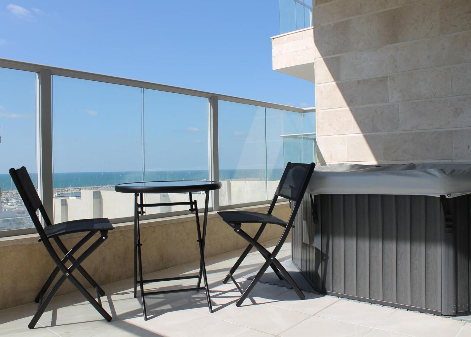 Beach Suite Israel- Private Jacuzzi, Beach View, Gym, Low Fee For Off-Site Indoor Pool & Spa ביץ סוייט ישראל- ג'קוזי פרטי עם נוף ים, אפשרות לבריכה מקורה וספא בתשלום ממש מוזל Ashkelon Exteriör bild